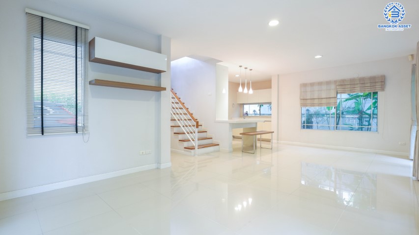 *****บ้านเดี่ยวมือสอง ม. มัณฑนา แจ้งวัฒนะ-ราชพฤกษ์ บ้านสวยมาก พร้อมเข้าอยู่ เนื้อที่กว่า 58.40  ฟังก์ชันครบครัน 3 ห้องนอน 3 ห้องน้ำ พร้อมมีห้องอเนกประสงค์ 1 ห้อง 2 ที่จอดรถ บรรยากาศร่มรื่นมาก พร้อมแวดล้อมไปด้วยสิ่งอำนวยความสะดวก และสาธารณูปโภคมากมาย  บนทำเลดี ที่เชื่อมสู่ถ.แจ้งวัฒนะได้อย่างรวดเร็ว